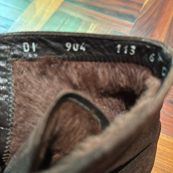 Luxurious fur-lined Salvatore Ferragamo suede lace-up boots Size 6C. - Picture 6 of 13